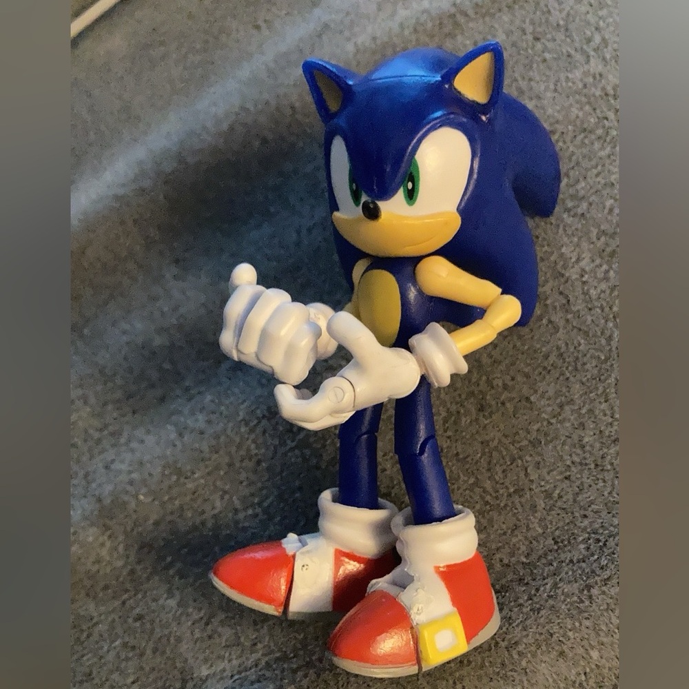 Custom articulated sonic the hedgehog 4” figure